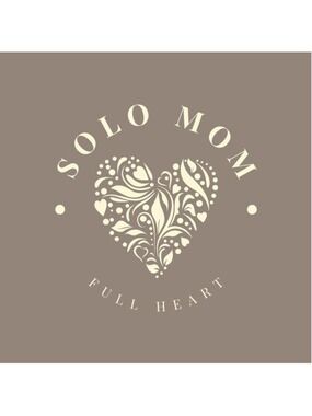 Solo Mom Full Heart Sticker – Empowering Motherhood Vinyl Decal